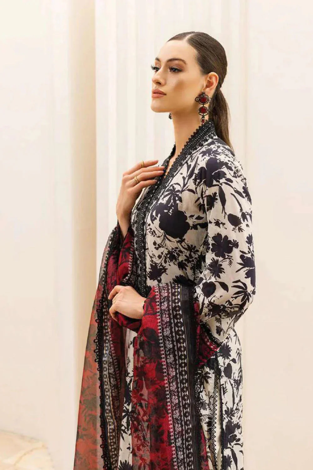 3PC LAWN PRINTED SHIRT WITH VOILE PRINTED DUAPTTA - 4020 - Image 3