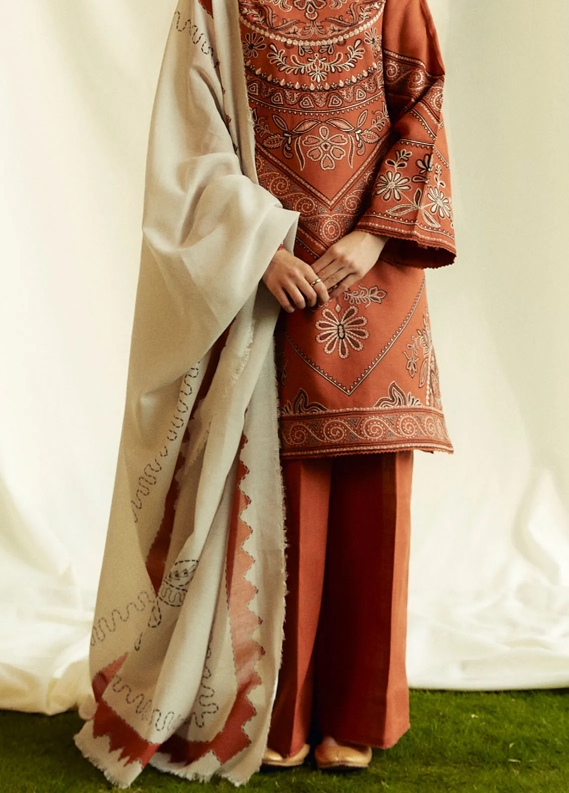 ZARA SHAHJAHAN 3PC Dhanak Embroidered Shirt With Digital Printed Shawl-280 - Image 3